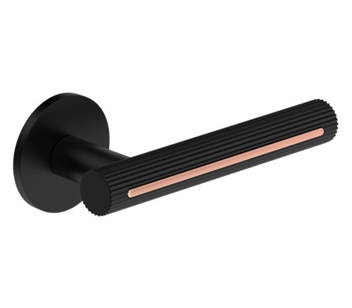 metal-bud-klamka-eleganza-czarny-wstawka-miedz-cieple-podlogi-1.jpg